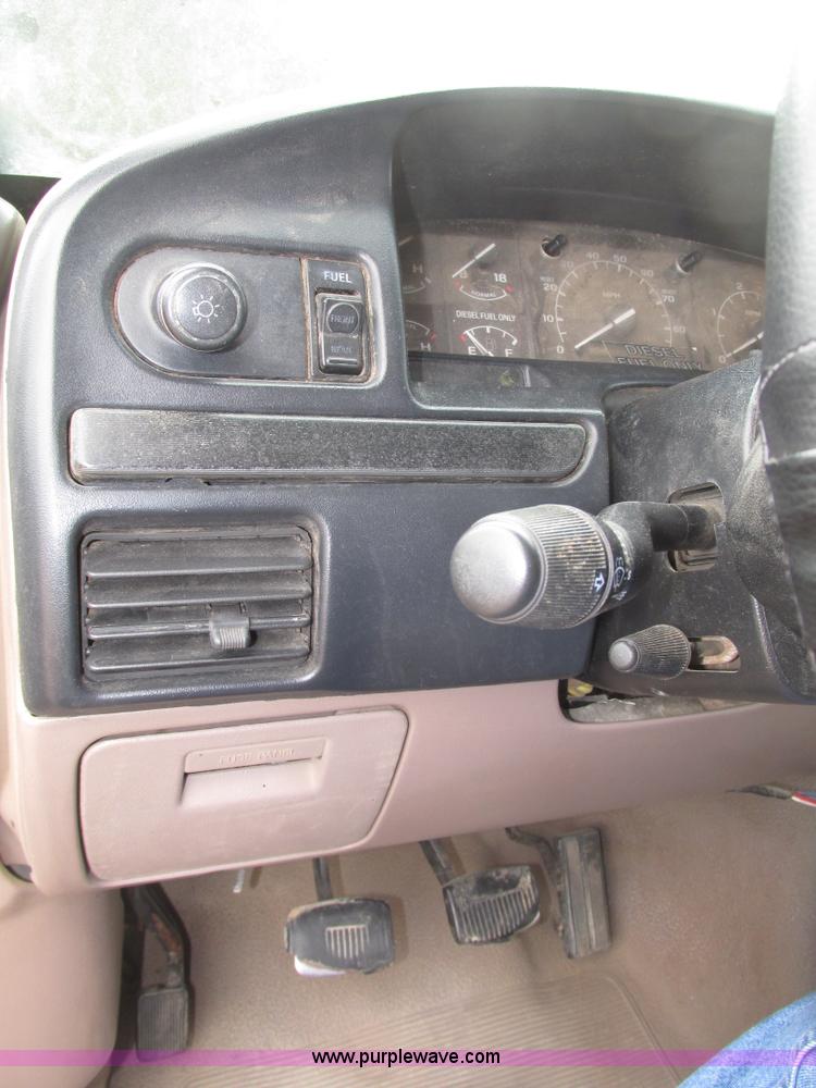 image for item G9968 1995 Ford F450 Super Duty XLT flatbed truck