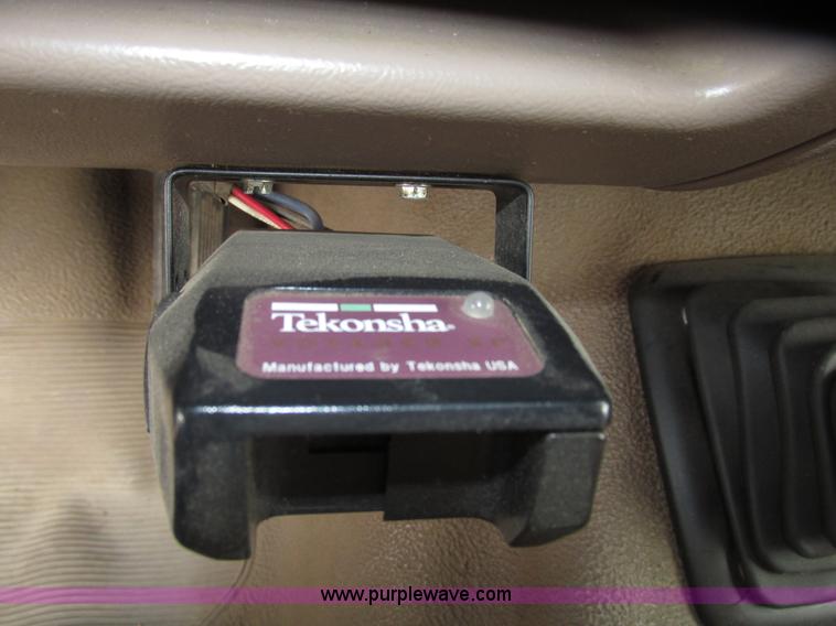 image for item G9968 1995 Ford F450 Super Duty XLT flatbed truck