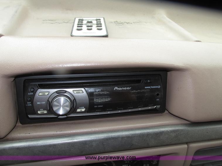 image for item G9968 1995 Ford F450 Super Duty XLT flatbed truck