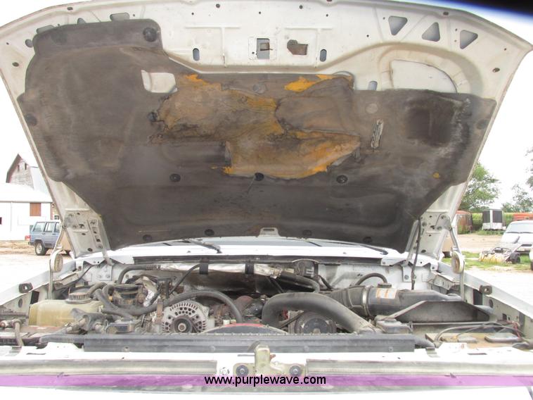 image for item G9968 1995 Ford F450 Super Duty XLT flatbed truck