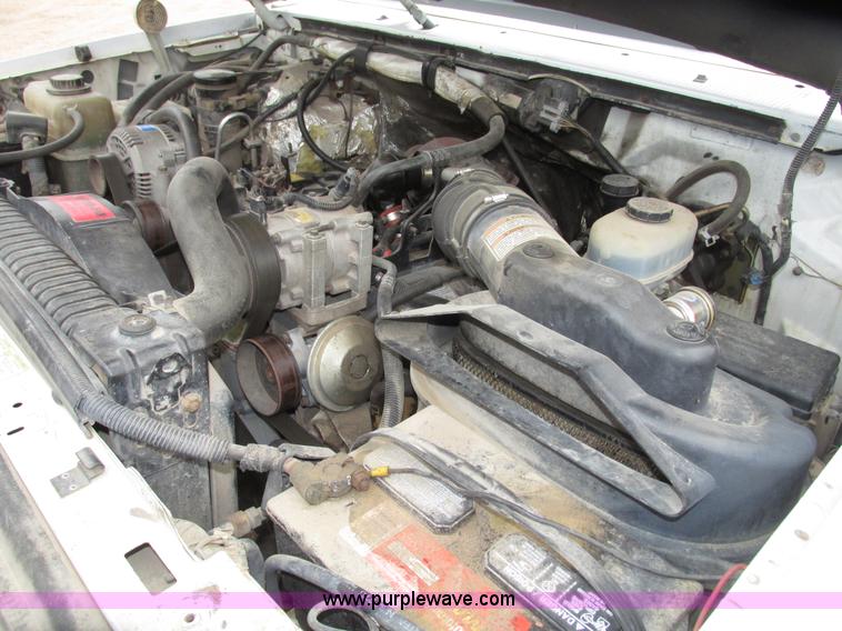 image for item G9968 1995 Ford F450 Super Duty XLT flatbed truck