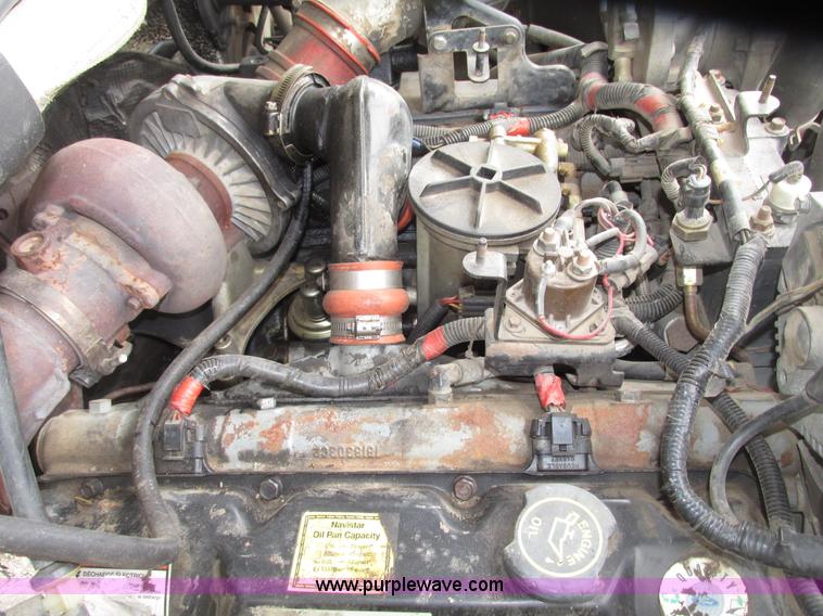 image for item G9968 1995 Ford F450 Super Duty XLT flatbed truck