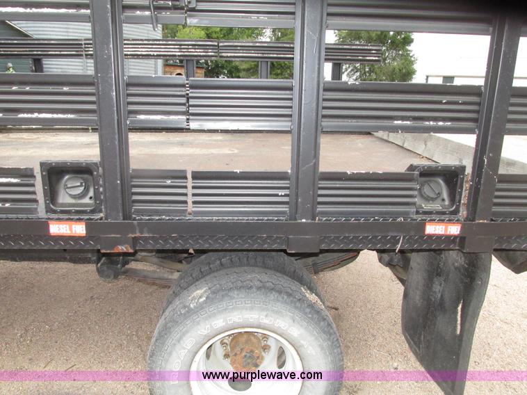 image for item G9968 1995 Ford F450 Super Duty XLT flatbed truck