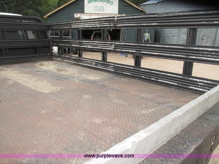 image for item G9968 1995 Ford F450 Super Duty XLT flatbed truck