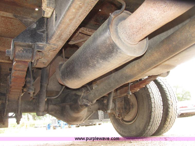 image for item G9968 1995 Ford F450 Super Duty XLT flatbed truck