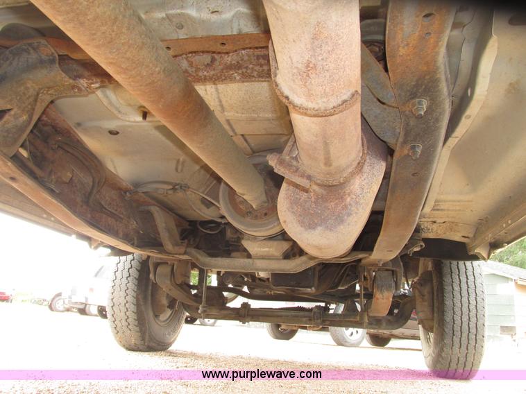 image for item G9968 1995 Ford F450 Super Duty XLT flatbed truck