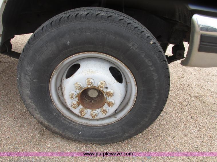 image for item G9968 1995 Ford F450 Super Duty XLT flatbed truck