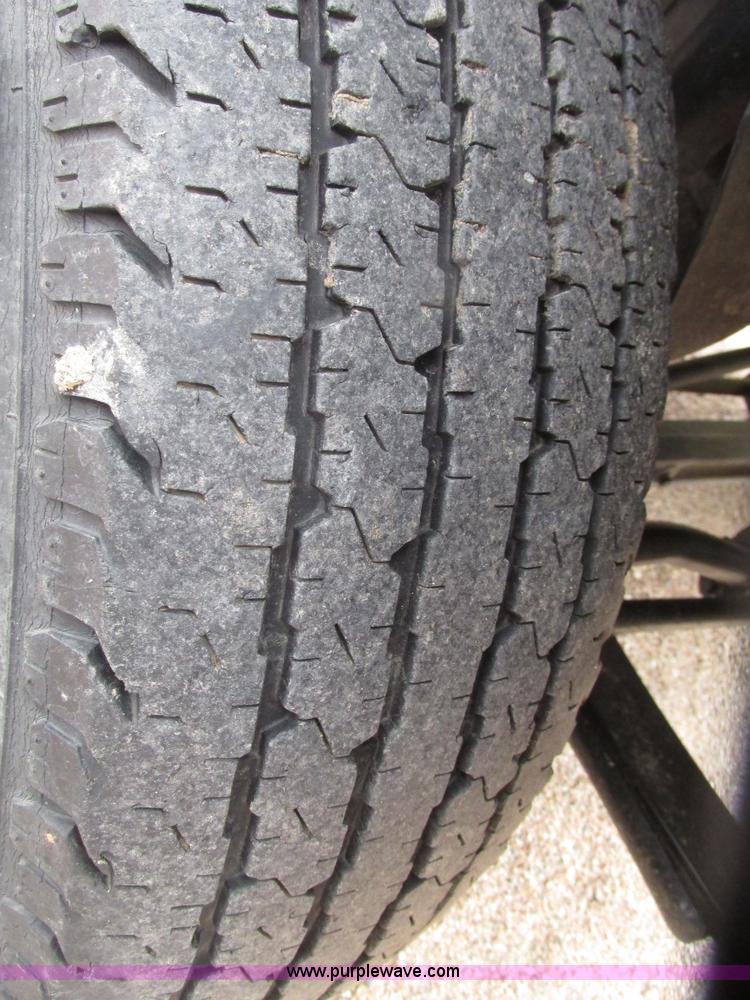 image for item G9968 1995 Ford F450 Super Duty XLT flatbed truck