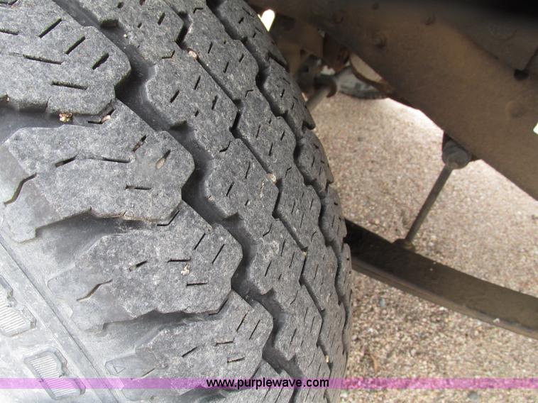 image for item G9968 1995 Ford F450 Super Duty XLT flatbed truck