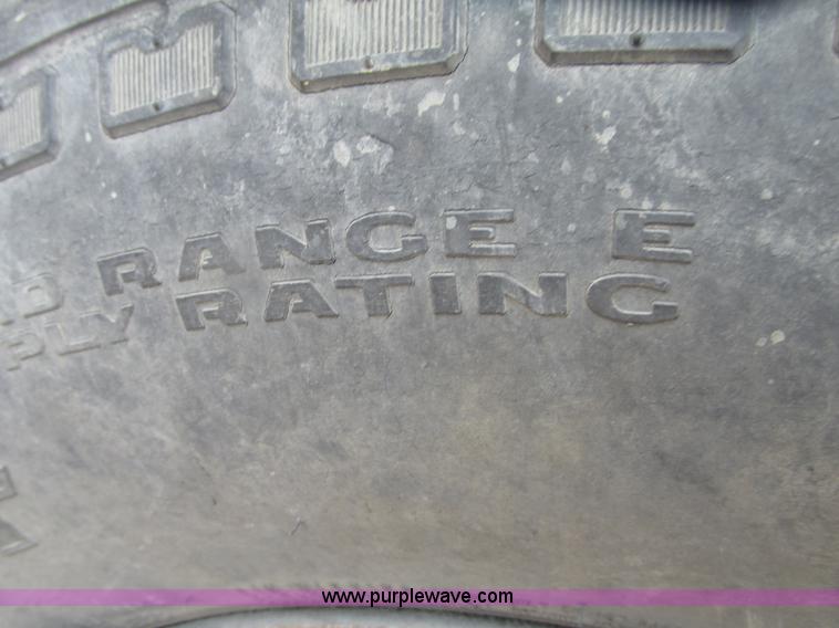 image for item G9968 1995 Ford F450 Super Duty XLT flatbed truck