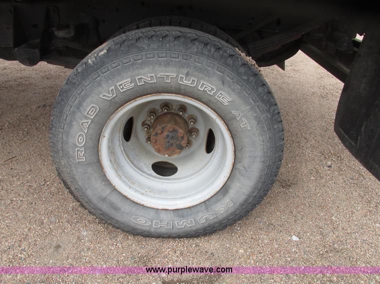 image for item G9968 1995 Ford F450 Super Duty XLT flatbed truck