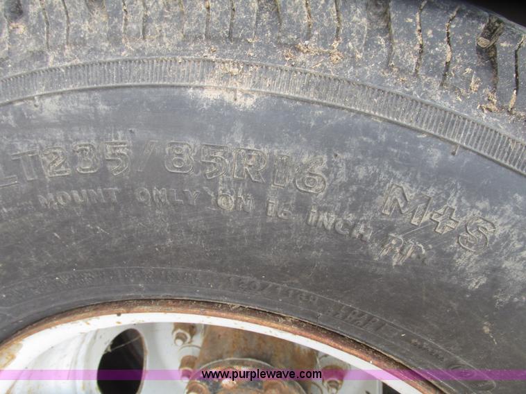 image for item G9968 1995 Ford F450 Super Duty XLT flatbed truck