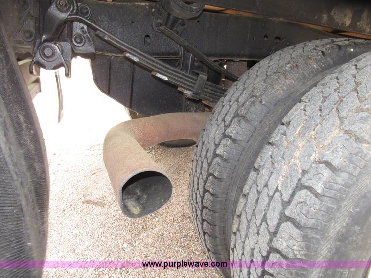 image for item G9968 1995 Ford F450 Super Duty XLT flatbed truck