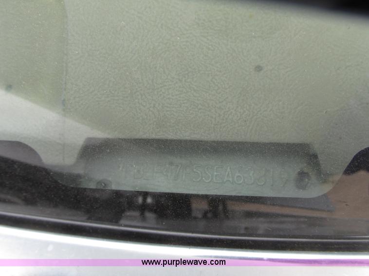 image for item G9968 1995 Ford F450 Super Duty XLT flatbed truck