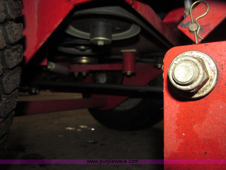 image for item G9973 Snapper 400Z riding lawn mower