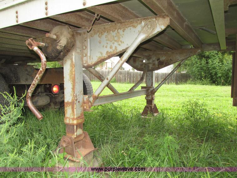 image for item G9987 1979 Trailmobile dry van trailer