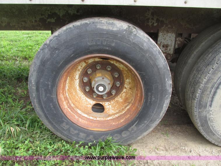 image for item G9987 1979 Trailmobile dry van trailer