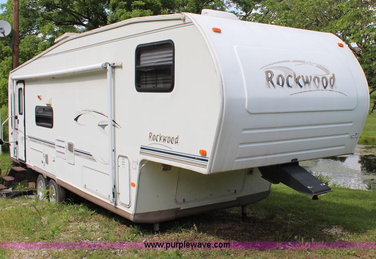 image for item H2589 2003 Rockwood fifth wheel camper
