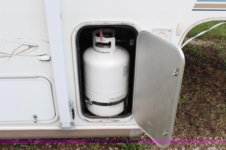 image for item H2589 2003 Rockwood fifth wheel camper