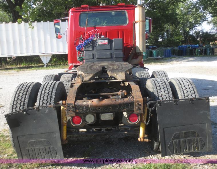 image for item I2218 1995 International 8200 semi truck