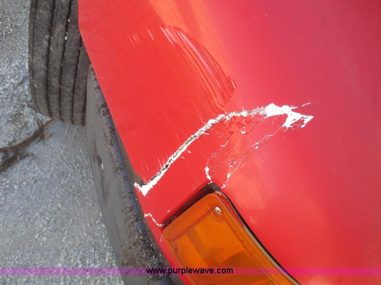 image for item I2218 1995 International 8200 semi truck