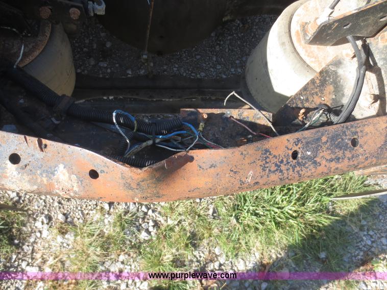 image for item I2218 1995 International 8200 semi truck