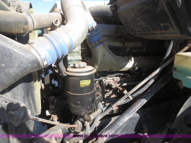 image for item I2218 1995 International 8200 semi truck