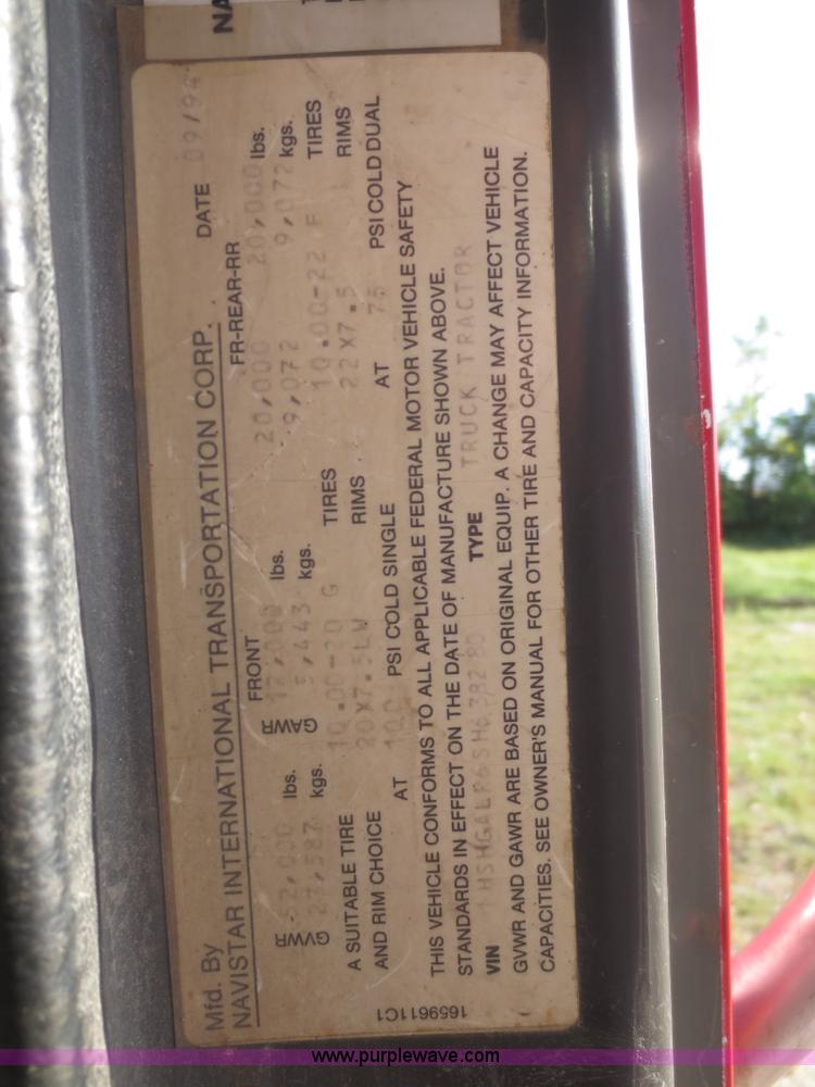 image for item I2218 1995 International 8200 semi truck