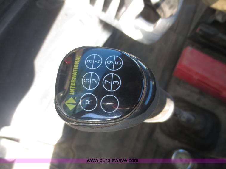 image for item I2218 1995 International 8200 semi truck