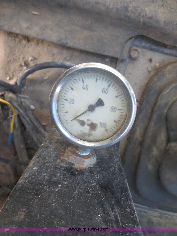 image for item I2218 1995 International 8200 semi truck