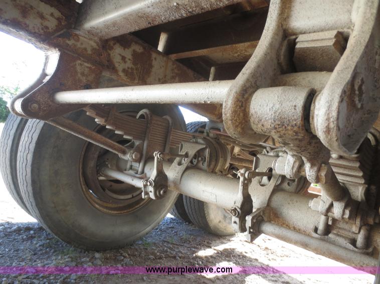 image for item I2219 1993 Clement SPCC-40-75 Refuse Blade waste transfer trailer