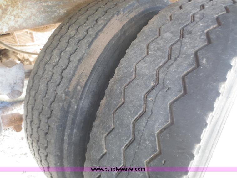 image for item I2219 1993 Clement SPCC-40-75 Refuse Blade waste transfer trailer