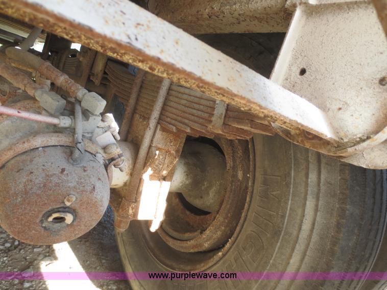 image for item I2219 1993 Clement SPCC-40-75 Refuse Blade waste transfer trailer