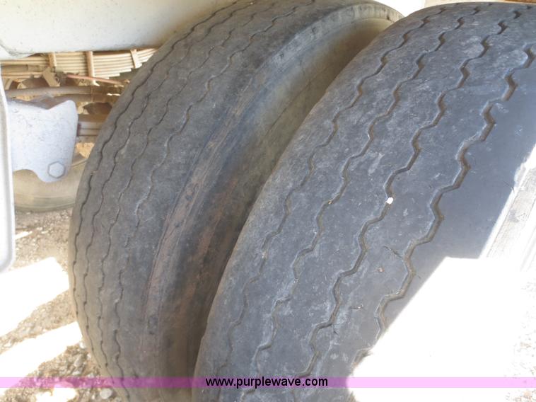 image for item I2219 1993 Clement SPCC-40-75 Refuse Blade waste transfer trailer