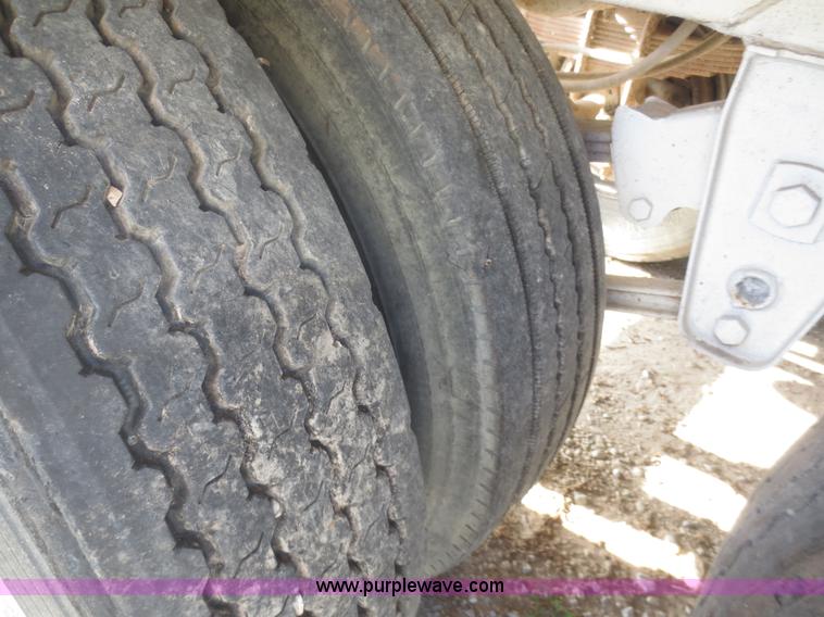 image for item I2219 1993 Clement SPCC-40-75 Refuse Blade waste transfer trailer