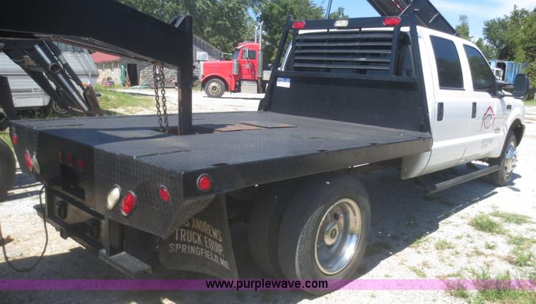 image for item I2223 2003 Ford F550 Super Duty XL flatbed truck