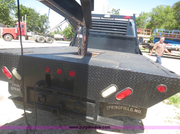 image for item I2223 2003 Ford F550 Super Duty XL flatbed truck