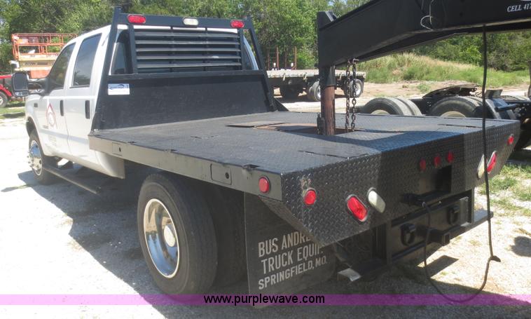 image for item I2223 2003 Ford F550 Super Duty XL flatbed truck