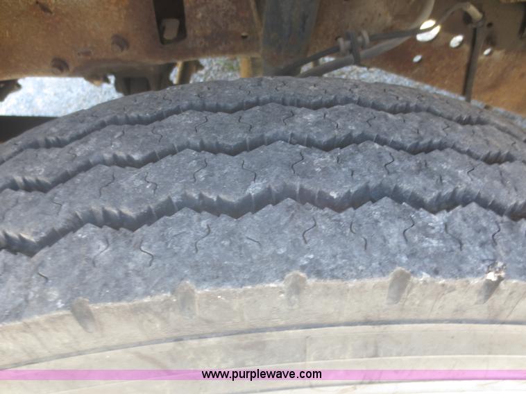 image for item I2223 2003 Ford F550 Super Duty XL flatbed truck