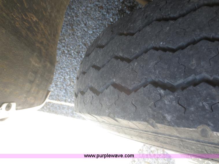 image for item I2223 2003 Ford F550 Super Duty XL flatbed truck