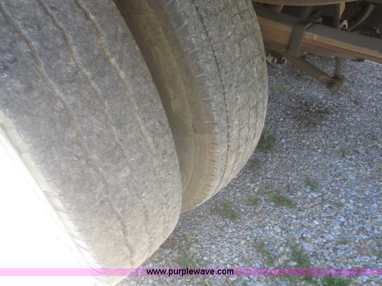 image for item I2223 2003 Ford F550 Super Duty XL flatbed truck