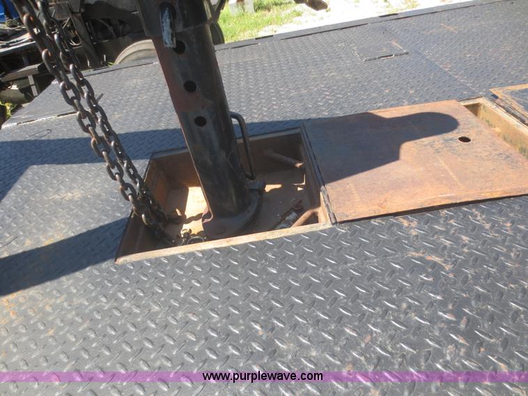 image for item I2223 2003 Ford F550 Super Duty XL flatbed truck