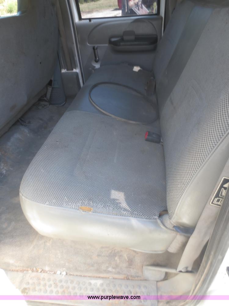 image for item I2223 2003 Ford F550 Super Duty XL flatbed truck