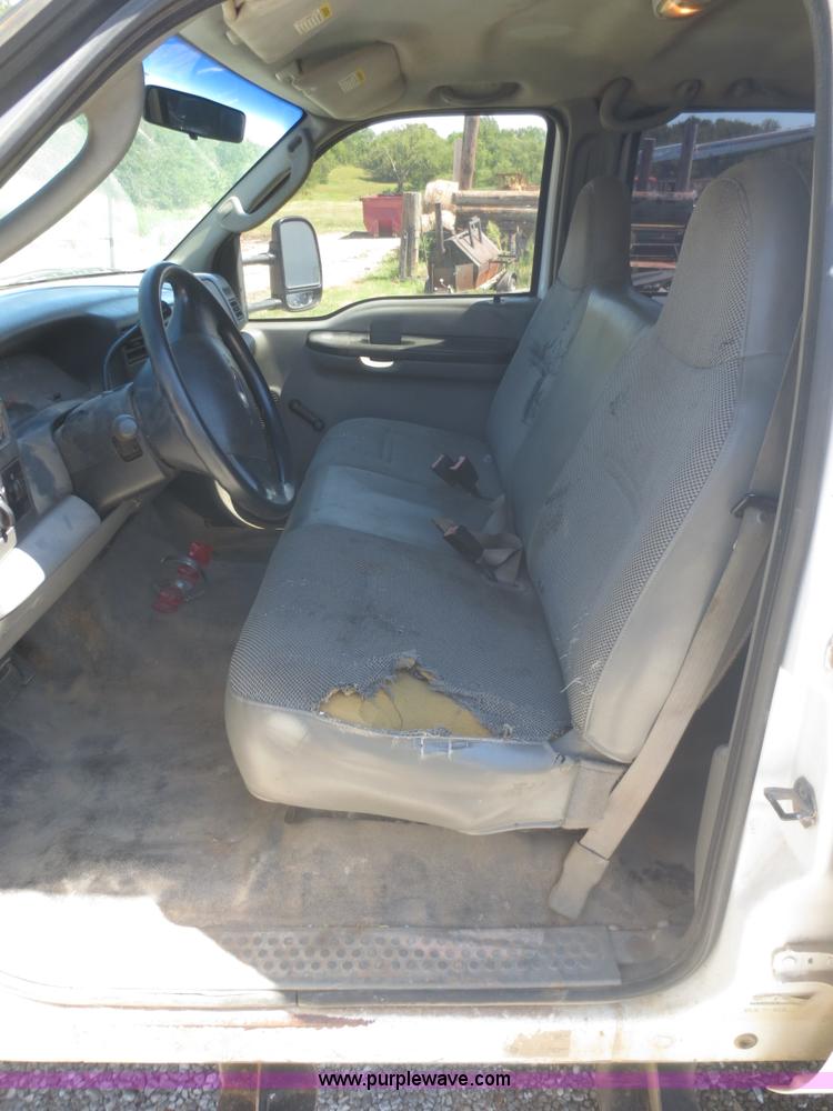 image for item I2223 2003 Ford F550 Super Duty XL flatbed truck