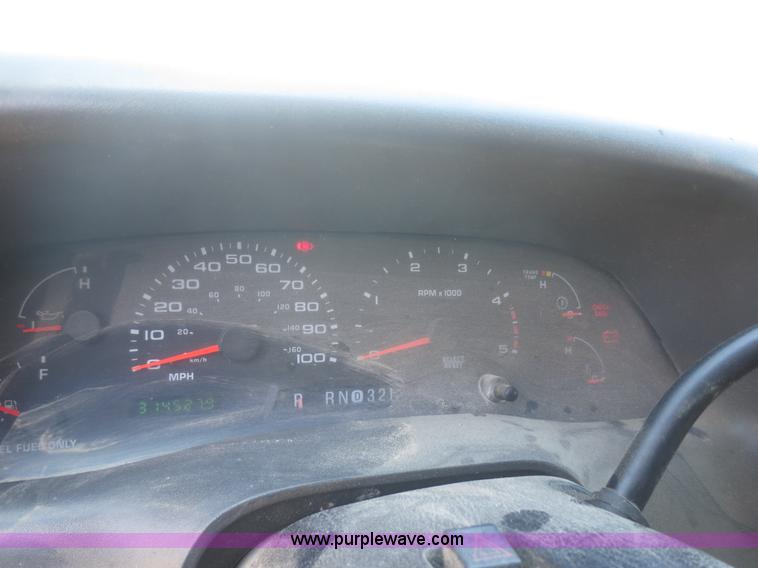 image for item I2223 2003 Ford F550 Super Duty XL flatbed truck