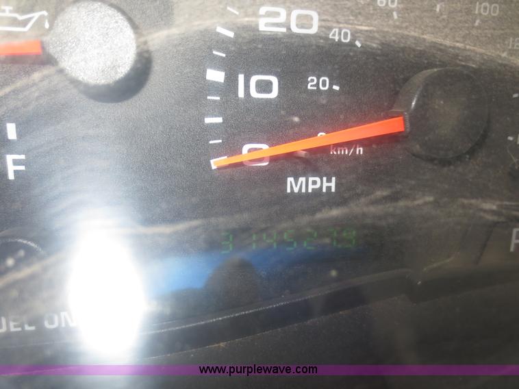 image for item I2223 2003 Ford F550 Super Duty XL flatbed truck