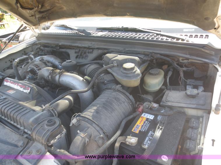 image for item I2223 2003 Ford F550 Super Duty XL flatbed truck