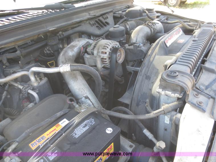 image for item I2223 2003 Ford F550 Super Duty XL flatbed truck