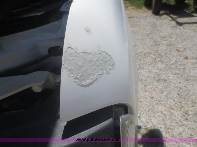 image for item I2223 2003 Ford F550 Super Duty XL flatbed truck