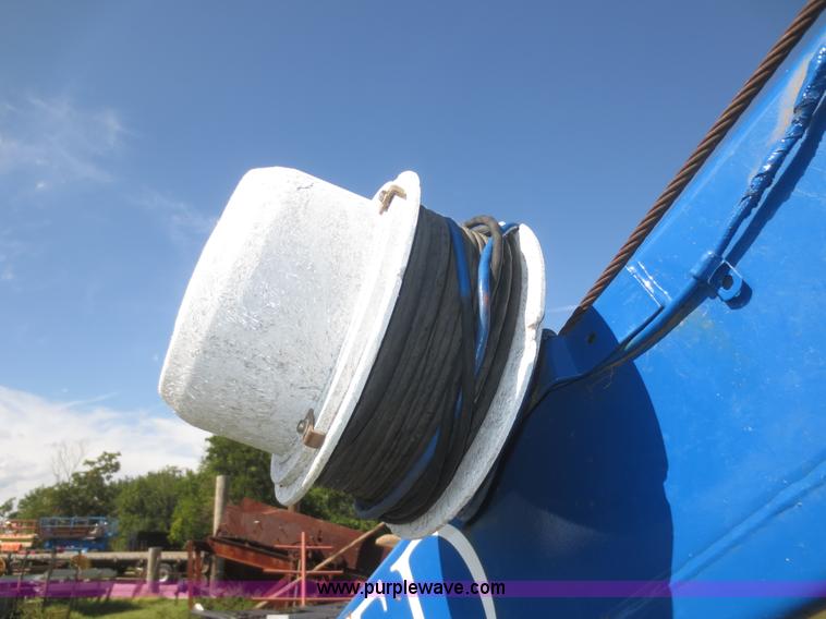 image for item I2225 National Crane 200 crane